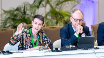 OPS/OMS impulsa la salud como pilar del desarrollo en el Foro Económico Internacional