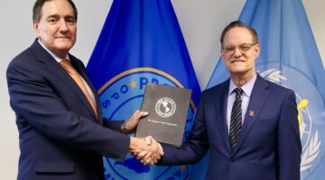 OPS y AIDS Healthcare Foundation firman acuerdo para erradicar el VIH en la región