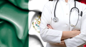 Plan de Salud IMSS – Bienestar médicos internacionales en México y graduación de miles de especialistas nacionales