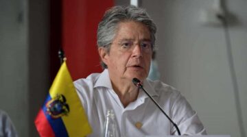 Presidente de Ecuador aplica veto parcial a la ley que permite el aborto en caso de violación