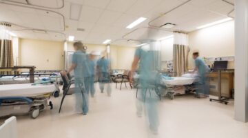 Procedimiento y plazo para el pago del anticipo por disponibilidad de camas UCI