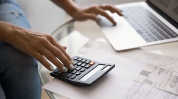 RIPS y factura electrónica de venta Resolución 1557 de 2023