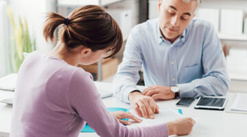 Renovación obligatoria cada seis meses por parte de empleadores de permiso para que sus trabajadores puedan laborar horas extras