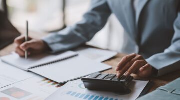 Resolución 220 de 2024 reportes de información sobre urgencias a migrantes no afiliados