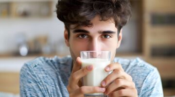 Un vaso de leche diario reduce riesgo de cáncer colorrectal un 17% estudio