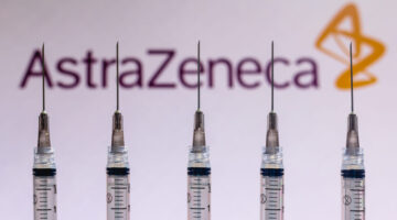 Unión Europea revela detalles del contrato de suministro de vacunas con AstraZeneca