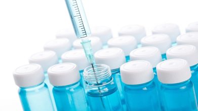 Vacuna Pfizer recibe autorización de emergencia de la FDA
