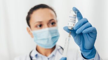 Vacunas contra la COVID-19 variante JN.1 ya están disponibles en Colombia Pfizer y Moderna lideran la inmunización