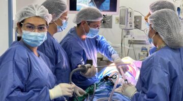 Éxito en cirugía robótica: Instituto Nacional de Cancerología registró 1.000 intervenciones con el robot ‘Da Vinci’