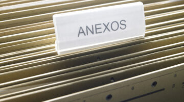 A,Document,Cabinet,With,A,Folder,Called,"anexos"