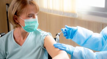 aplicaran dosis de refuerzo a mayores de 50 años colombia