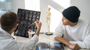 Investigadores identifican vía clave para combatir el cáncer cerebral resistente