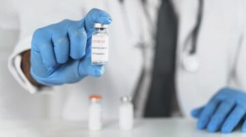 comienza vacunacion en EE.UU. para frenar pandemia