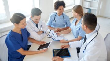 crean comite de expertos para eventos adversos vacunacion covid-19 colombia