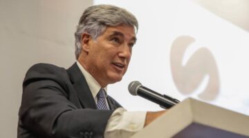 cropped-Ministro-Uribe-en-el-XIV-Congreso-Nacional-de-Salud.jpg