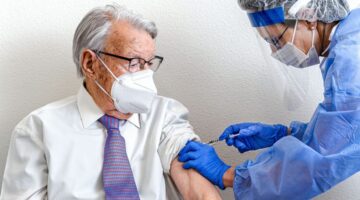 habra tercera dosis mayores 70 años Colombia