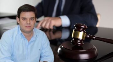 Lyons va a juicio por pacientes Down