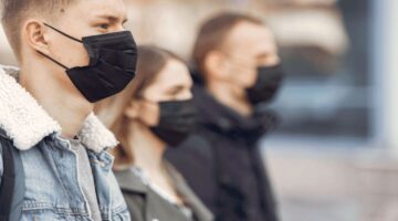 mascarillas faciales reducción de la gravedad SARS-CoV-2 2020