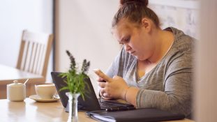obesidad en la adolescencia ACV adultez