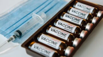 opina poblacion estrategias vacunacion covid-19