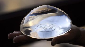 Invima debe indemnizar mujer por implantes PIP