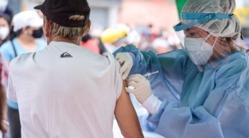 poblacion vacunada contra covid-19 no supera el 70% en América