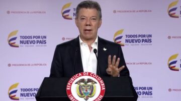 Santos destaca avances del sistema de salud