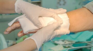 Víctimas de ataques con sustancias corrosivas tendrán prioridad en atención en salud