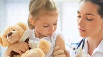 Facebook se compromete a combatir desinformación sobre las vacunas