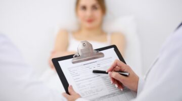 ¿Qué sanciones jurídicas pueden haber si no diligencia adecuadamente la historia clínica de sus pacientes?