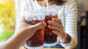Estudio confirma que consumo de bebidas azucaradas aumenta el riesgo de muerte por cualquier causa