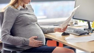 Se debe garantizar estabilidad laboral de mujeres embarazadas sin importar el tipo de contrato- Sentencia Corte Constitucional