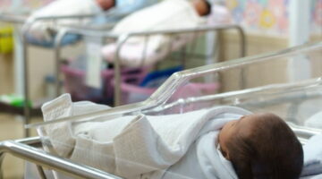 BEBÉS NACIDOS EN COLOMBIA DE PADRES VENEZOLANOS DEBEN TENER EPS