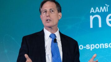 ¿Cruzando la línea ética Piden investigar a exdirector de la FDA Foto RAPS