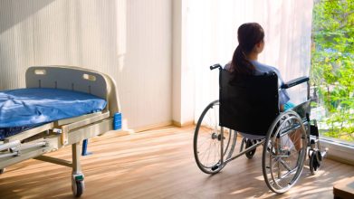 ¿Cuál es el manejo clínico que se le da a la Esclerosis Múltiple en el mundo