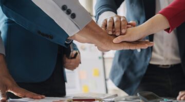 ¿Cuáles son las empresas sectoriales líderes en el ranking Merco Talento