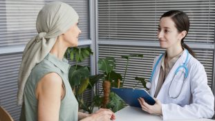 ¿Cuáles son las principales barreras que afrontaron los pacientes con cáncer en Colombia en 2020